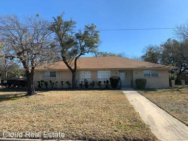 Main picture of 1901 S Ann Blvd