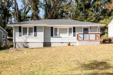 Main picture of 2153 Burroughs Ave SE