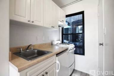 Main picture of 18 Cornelia St