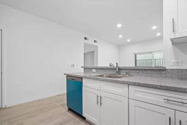 Main picture of 8444 Columbus Ave