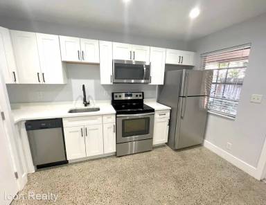 Main picture of 820 N Victoria Park Rd