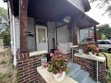 Main picture of 1425 6th St SE