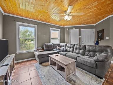 Main picture of 106 Grey Fox Ln