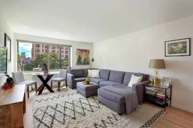 Main picture of 101 W 87th St