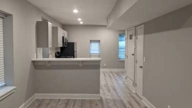 Main picture of 1205 E Armour Blvd