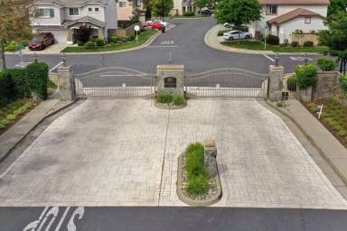 Main picture of 1499 Bushy Tail St