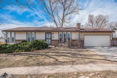 Main picture of 2877 S Sheridan Blvd