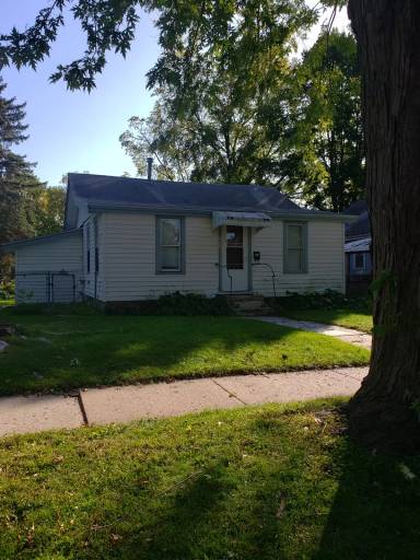 Main picture of 2062 4th St E