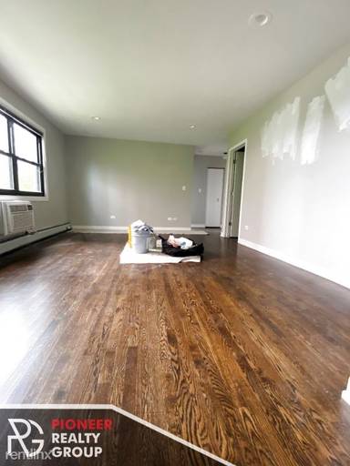 Main picture of 5536 N Sheridan Rd