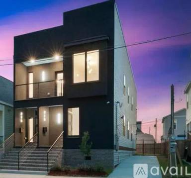 Main picture of 215 Thayer St