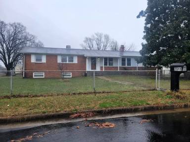 Main picture of 2011 Poplar St