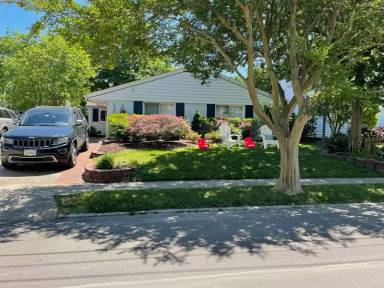 Main picture of 6148 Rolfe Ave