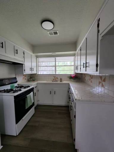 Main picture of 121 Meadowbrook Dr