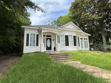 Main picture of 105 Montgomery St