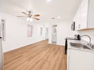 Main picture of 318 N Paca St