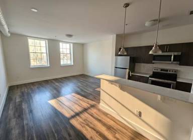 Main picture of 120 Green St