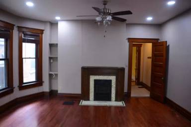 Main picture of 123 W Hubbard Ave