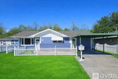 Main picture of 1330 West Dr
