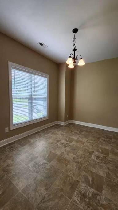 Main picture of 402 Patriots Point Ln