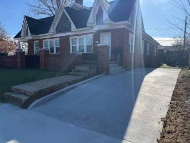 Main picture of 3125 N Shartel Ave