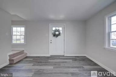 Main picture of 542 N Oakland Ave
