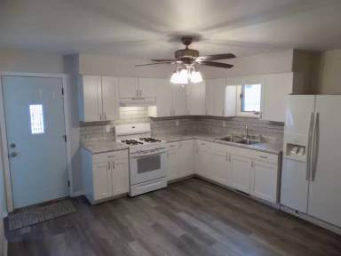 Main picture of 534 E 17th St