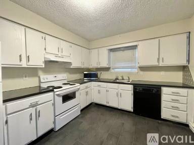 Main picture of 4 Suncrest Dr