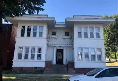 Main picture of 215 W 14th St