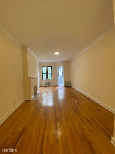 Main picture of 426 E 81st St