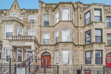 Main picture of 4811 S Prairie Ave