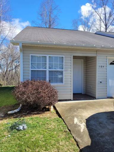 Main picture of 184 Bethania Oaks Cir