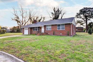 Main picture of 10 Whipple Dr