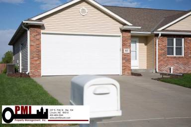 Main picture of 815 Larkspur Dr