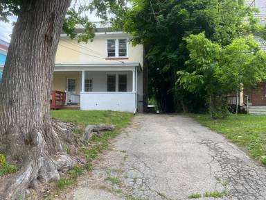 Main picture of 724 Sandy St
