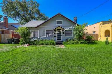 Main picture of 2630 Green St