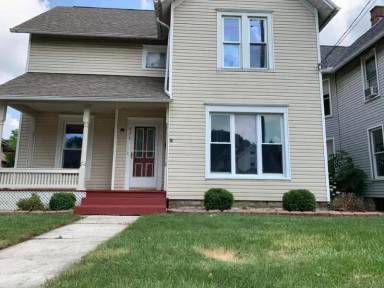 Main picture of 821 E Main St