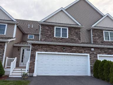 Main picture of 37 Bristol Cir