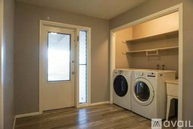 Main picture of 103 E Palmcroft Dr