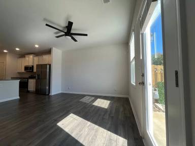 Main picture of 406 Laurel Park Dr