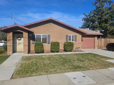 Main picture of 124 W Fresno St