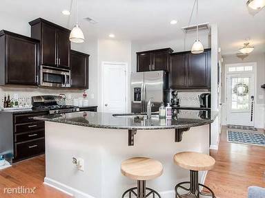 Main picture of 715 Treviso Ln