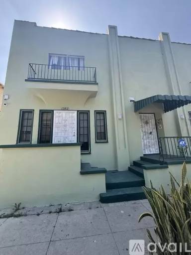 Main picture of 1582 W 29th St