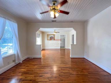 Main picture of 6 Odess Ln