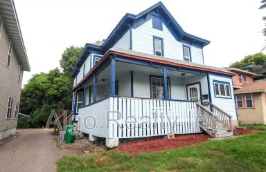 Main picture of 1021 13th Ave SE