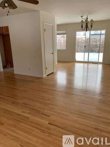 Main picture of 460 S 42nd St