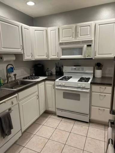 Main picture of 111 W 8th St