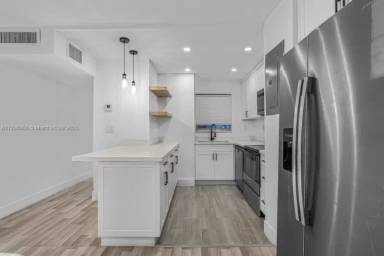 Main picture of 110 Fontainebleau Blvd