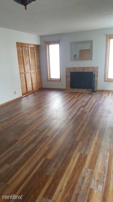 Main picture of 3058 Lake Shore Dr