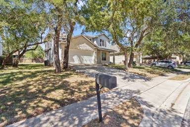 Main picture of 121 Park Ln