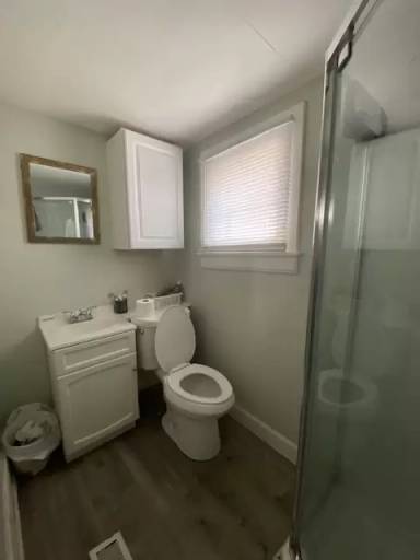 Main picture of 123 W 8th St